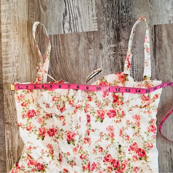 Carmen Bustier Sundress
HOUSE OF CB - Picture 10 of 17